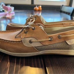 NWOT Sperry top siders. Size 9.5.